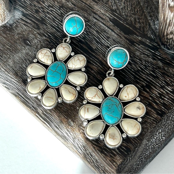 🌸Marbled Bohemian Earrings. Turquoise & Ivory. Natural Stone - Picture 8 of 10